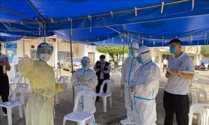Lào kêu gọi người dân tiêm mũi tăng cường vaccine ngừa COVID-19