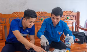 Y tế thôn bản vượt khó, chung tay xóa bỏ hủ tục lạc hậu
