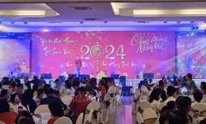 Mừng 'Xuân Quê hương, Tết sum vầy' trên đất nước Chùa Vàng 