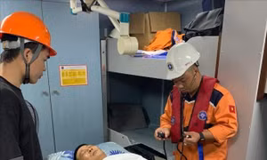 Cứu nạn kịp thời thuyền viên người Trung Quốc bị thương tích trong quá trình lao động