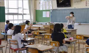 Nhật Bản: Già hoá dân số tăng tốc, học sinh tiểu học và trung học giảm mạnh