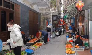 Hà Nội tăng cường xử lý chợ 'cóc'