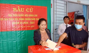 Cử tri Vĩnh Long nô nức với ngày hội non sông