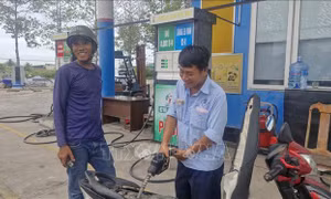 Ghi nhận trong ngày đầu mở bán xăng sinh học E10 tại TP. Hồ Chí Minh