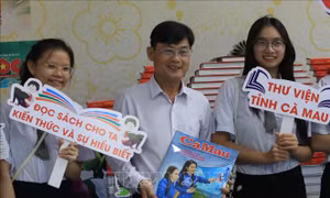 Hội báo Xuân thu hút đông đảo độc giả