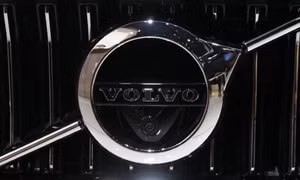 Hãng xe AB Volvo tạm dừng sản xuất tại Nga