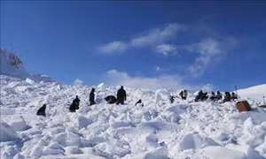 Lở tuyết trên dãy Himalaya khiến hàng chục người leo núi thiệt mạng và mất tích