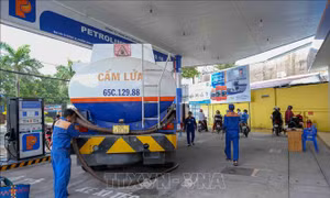 Petrolimex và PVOIL khẳng định tuân thủ sản lượng hợp đồng xăng dầu