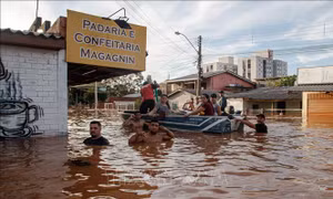 Brazil sử dụng máy bơm lớn để hút nước ở các khu vực lũ lụt