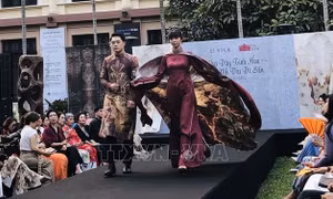 Độc đáo bộ sưu tập 'Khơi dậy tinh hoa, nối dài di sản' lấy cảm hứng từ Bảo vật Quốc gia