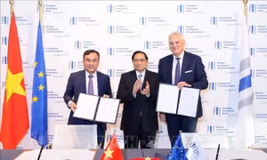 EVN và Ngân hàng Đầu tư châu Âu (EIB) ký Biên bản ghi nhớ phát triển năng lượng bền vững
