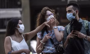 Bang đông dân nhất Brazil cho phép bỏ khẩu trang trong không gian kín
