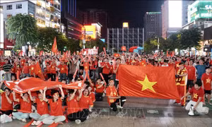 Người hâm mộ mừng tuyển Việt Nam vào chung kết ASEAN Hyundai Cup 2026