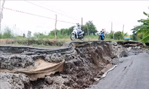 Tỉnh lộ 965 qua huyện U Minh Thượng bị sụt lún, sạt lở nghiêm trọng 