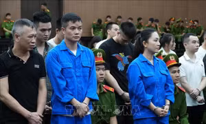 24 năm tù cho đôi vợ chồng tổ chức 'bay lắc' trong quán karaoke