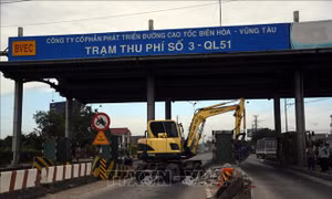 Tháo dỡ trạm thu phí T3 trên quốc lộ 51