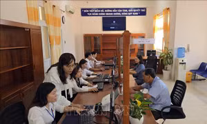 Ưu tiên giữ lại những cán bộ có năng lực, kinh nghiệm và phẩm chất chính trị