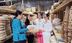Đưa sản phẩm làng nghề truyền thống bay xa