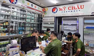Khởi tố Chủ tịch Mỹ Châu Pharmacy Group cấu kết với ca sỹ để 'chạy án'