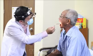 Phẫu thuật cấp cứu thành công bệnh nhân bị hóc xương cá xuyên thủng vào lưỡi hiếm gặp