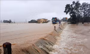 Lũ trên các sông từ Quảng Trị đến thành phố Huế có nơi trên báo động 2