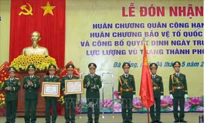 Lực lượng vũ trang Đà Nẵng đón nhận nhiều phần thưởng cao quý