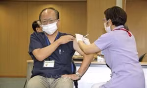 Nhật Bản bắt đầu triển khai tiêm mũi vaccine ngừa COVID-19 tăng cường