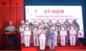 Công an tỉnh Gia Lai tôn vinh điển hình học tập, thực hiện 6 điều Bác Hồ dạy