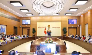 Phó Chủ tịch Quốc hội Trần Quang Phương gặp mặt Đoàn đại biểu Quốc hội tỉnh Sơn La các thời kỳ