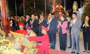 Lễ phát lương Đức Thánh Trần tại đền Trần Thương