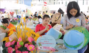 Độc đáo Hội thi trang trí nón lá