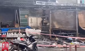 Dập tắt vụ cháy nhà dân ở Bình Phước