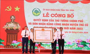 Trà Vinh công bố huyện Trà Cú đạt chuẩn nông thôn mới