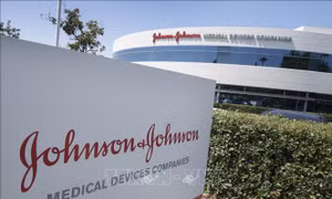 'Sóng gió' bủa vây Johnson & Johnson 