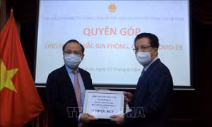 Người Việt tại LB Nga quyên góp ủng hộ Quỹ vaccine phòng COVID-19