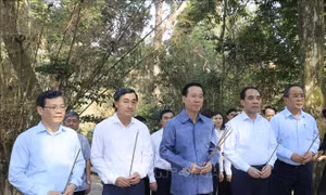 Chủ tịch nước Võ Văn Thưởng dâng hương tại Khu di tích Quốc gia đặc biệt Tân Trào