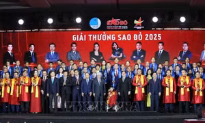 Trao Giải thưởng Sao Đỏ 2025 cho 11 doanh nhân trẻ xuất sắc