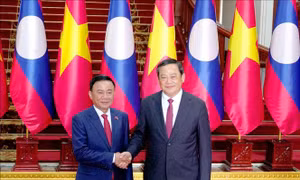 Thường trực Ban Bí thư Trần Cẩm Tú hội kiến Thủ tướng Lào Sonexay Siphandone