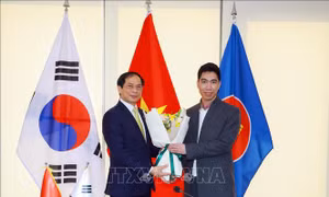 Bộ trưởng Bùi Thanh Sơn gặp gỡ cộng đồng người Việt tại Hàn Quốc