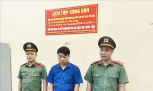 Khổi tố đối tượng lừa đảo chiếm đoạt tài sản và làm giả tài liệu của cơ quan, tổ chức