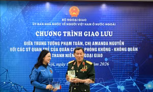 Gặp mặt giao lưu giữa Trung tướng Phạm Tuân và nữ phi hành gia Amanda Nguyễn