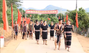 Niềm vui nhân đôi của bà con làng Đê Kôn