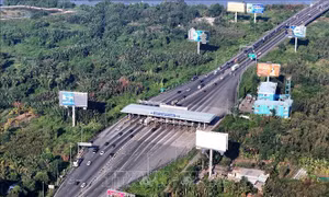 Quay đầu trên cao tốc: Tài xế xe đầu kéo bị trừ gần hết điểm trên giấy phép lái xe