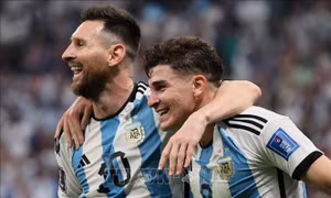 WORLD CUP 2022: Julian Alvarez nhận được sự khích lệ từ người dân quê nhà