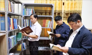 Lan tỏa tinh thần 'tương thân tương ái' qua những cuốn sách