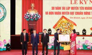 Trao Bằng công nhận huyện Yên Khánh đạt chuẩn nông thôn mới nâng cao