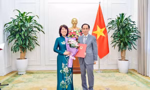 Bộ Ngoại giao trao Quyết định bổ nhiệm hai Thứ trưởng Bộ Ngoại giao