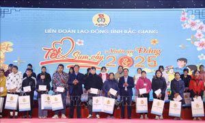 Khai mạc Chương trình 'Chợ Tết Công đoàn năm 2025'