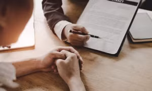 Giải quyết bất cập thị trường bảo hiểm nhân thọ - Bài 1: 'Ma trận' điều khoản hợp đồng