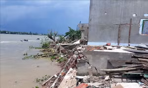 An Giang: Kênh 10 Châu Phú bị sạt lở 30m